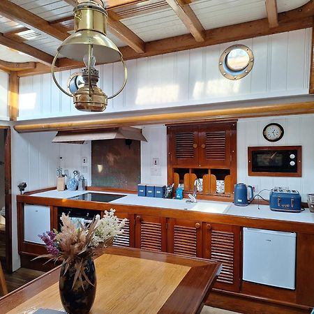 Historic Wooden Ship 'Ursula' إيست كاوز المظهر الخارجي الصورة