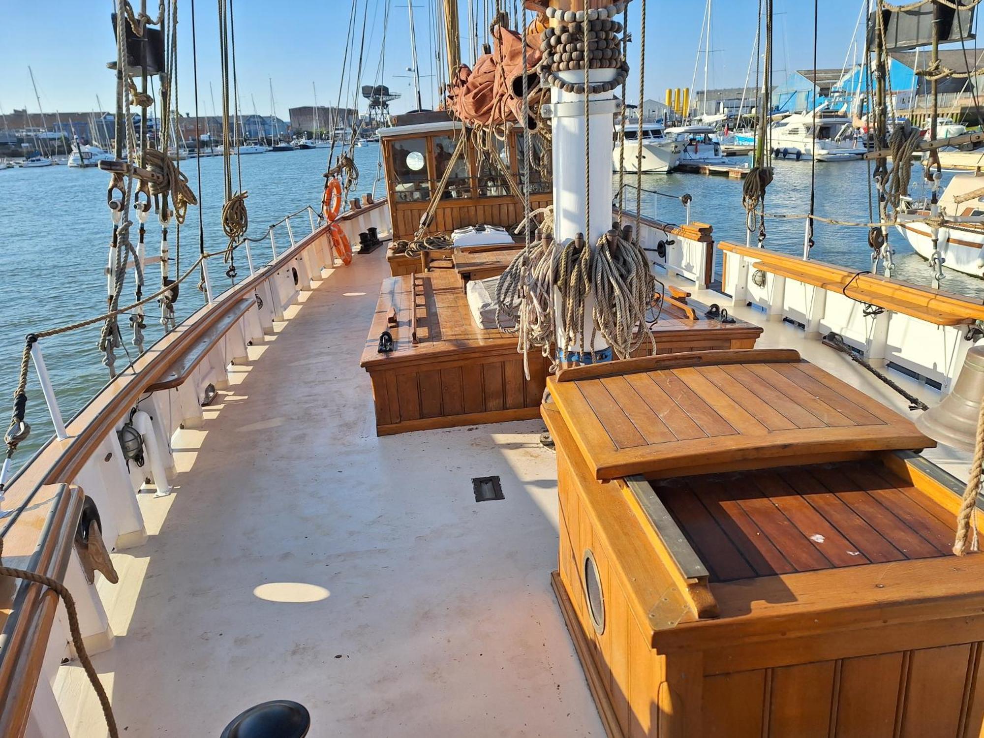 Historic Wooden Ship 'Ursula' إيست كاوز المظهر الخارجي الصورة